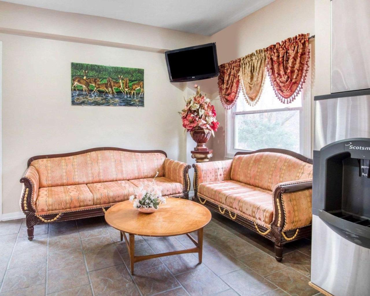 Econo Lodge New Paltz Zewnętrze zdjęcie