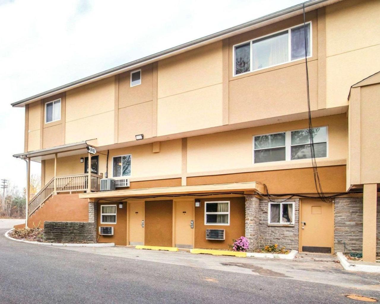 Econo Lodge New Paltz Zewnętrze zdjęcie